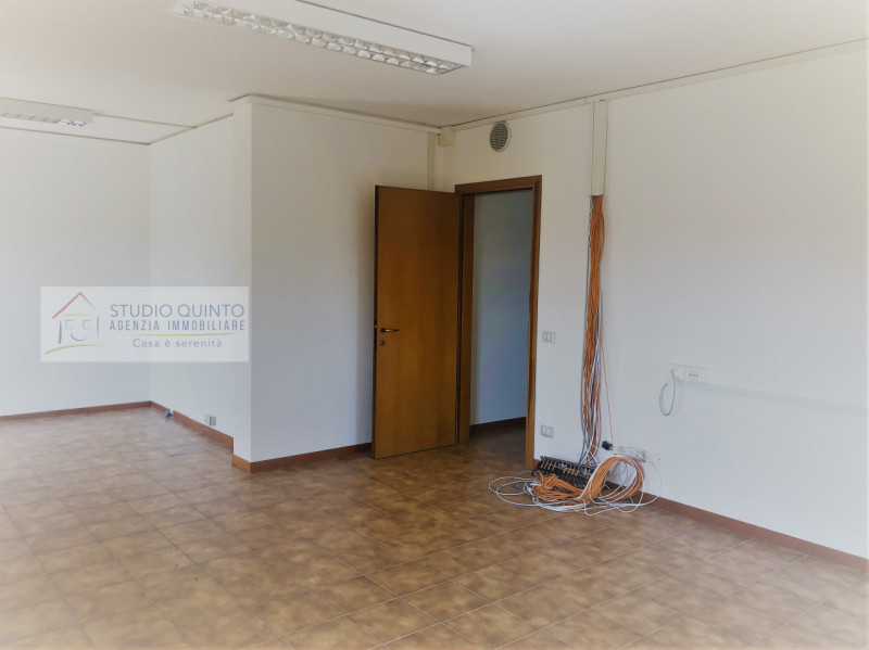 Immagine 10 di Ufficio in affitto  a Zero Branco