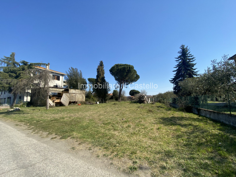 Immagine 2 di Terreno in vendita  a Castiglione Del Lago
