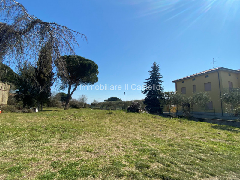 Immagine 4 di Terreno in vendita  a Castiglione Del Lago