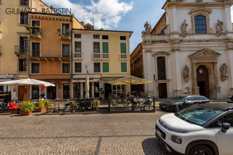 Immagine 3 di Appartamento in vendita  in PIAZZA BIADE 22 a Vicenza