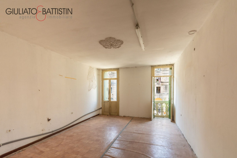 Immagine 6 di Appartamento in vendita  in PIAZZA BIADE 22 a Vicenza