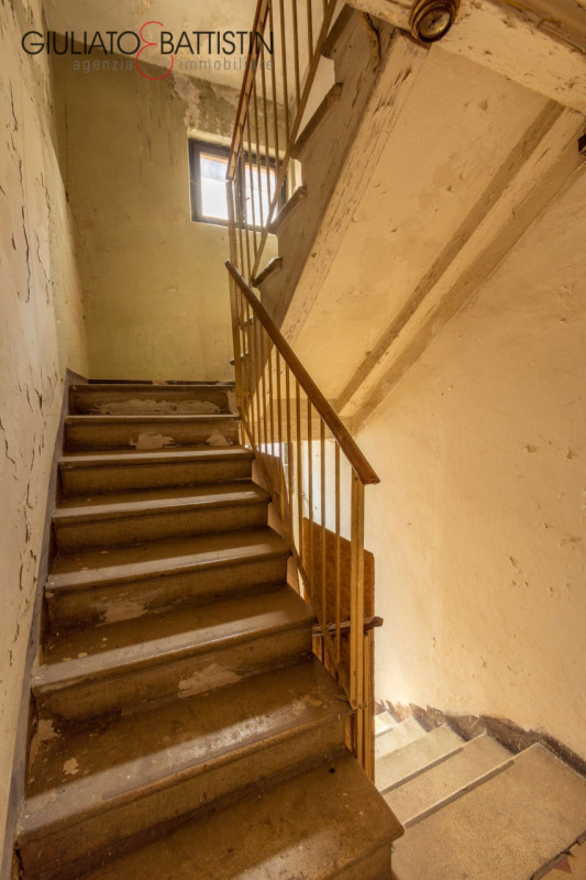 Immagine 7 di Appartamento in vendita  in PIAZZA BIADE 22 a Vicenza