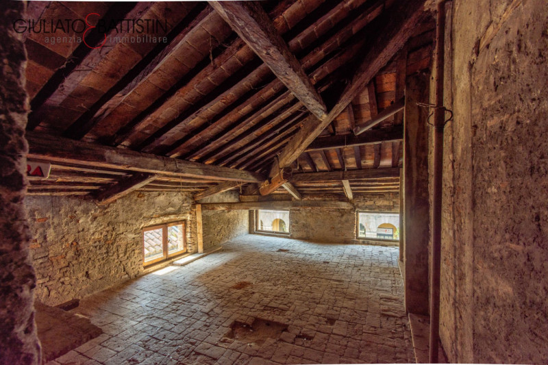 Immagine 8 di Appartamento in vendita  in PIAZZA BIADE 22 a Vicenza