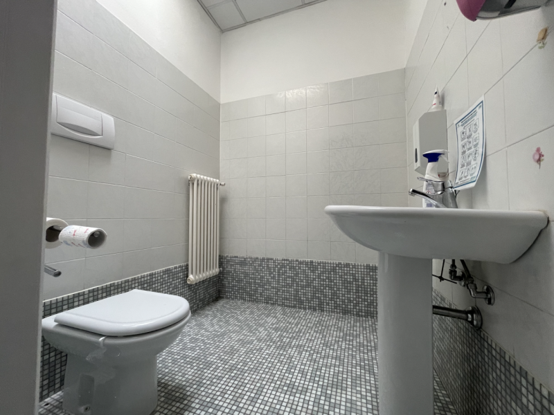 Immagine 6 di Negozio in vendita  in via brescia a Torri Di Quartesolo