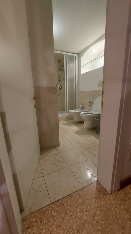 Immagine 5 di Appartamento in vendita  in via Savonarola a Padova