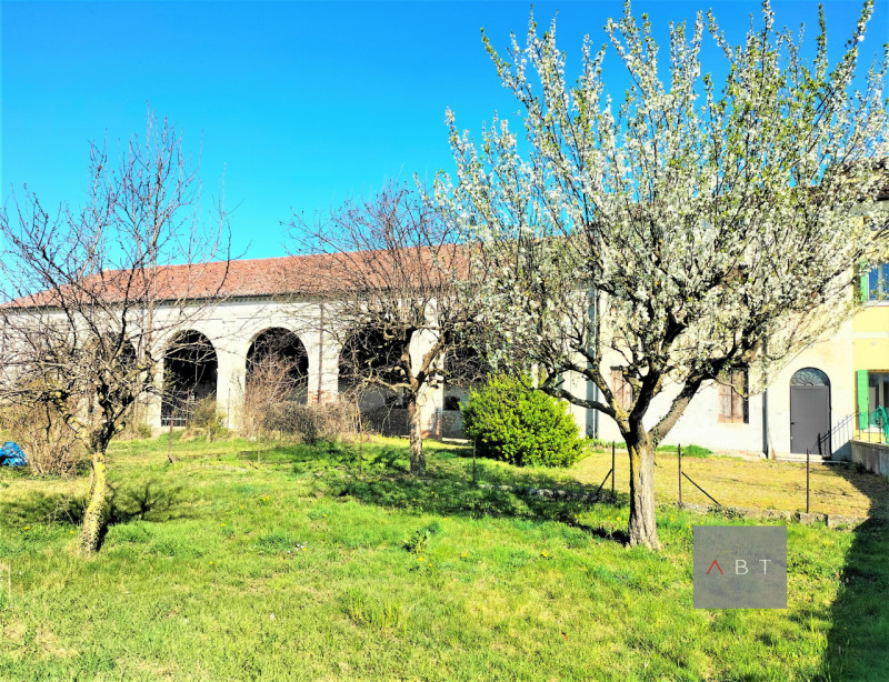 Immagine 2 di Rustico / casale in vendita  a San Pietro In Gu