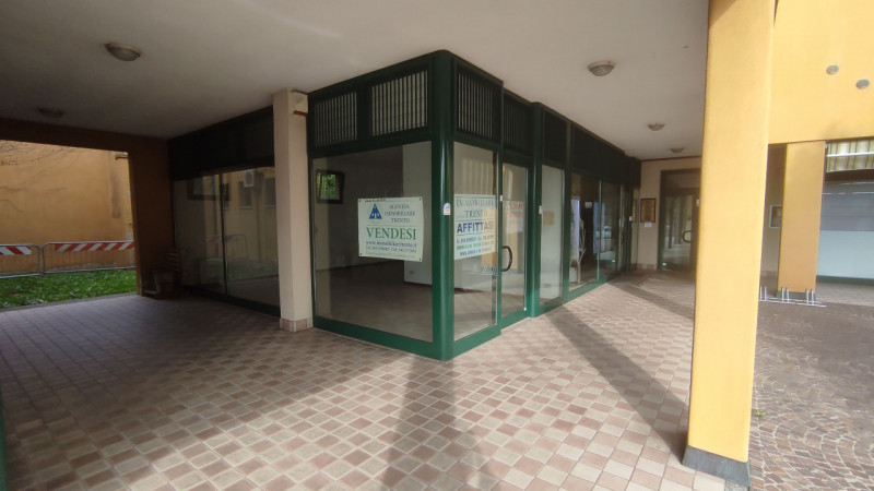 Immagine 3 di Negozio in affitto  in Piazzetta Carlo Cattaneo a Campo San Martino
