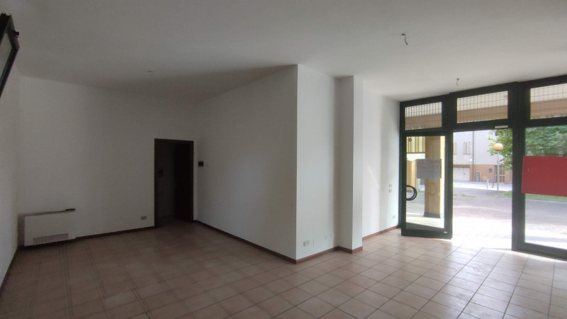 Immagine 7 di Negozio in affitto  in Piazzetta Carlo Cattaneo a Campo San Martino