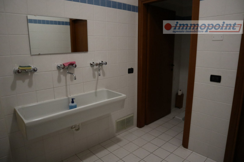 Immagine 6 di Capannone industriale in vendita  in Via B. Cellini, 33 a Bassano Del Grappa