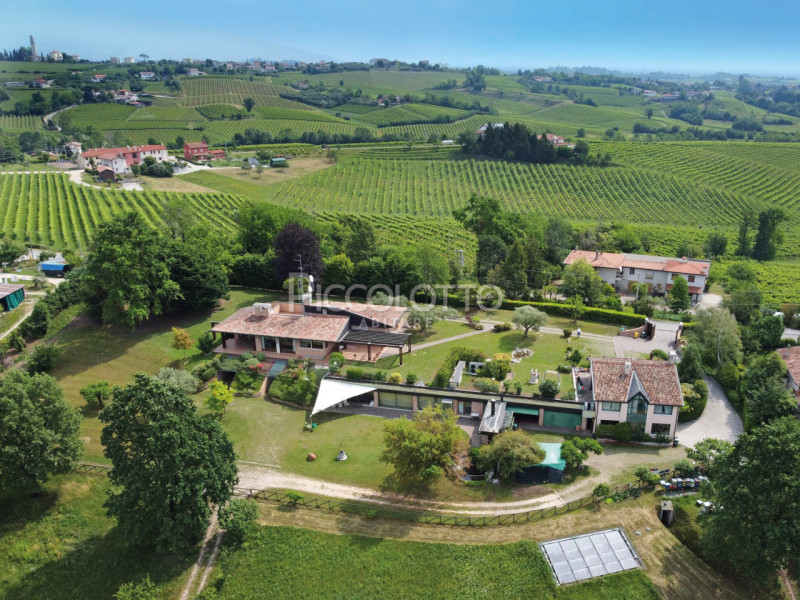 Immagine 3 di Villa in vendita  in via Mangesa a Conegliano