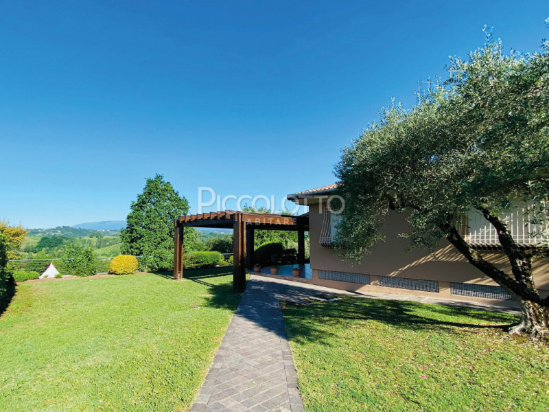 Immagine 5 di Villa in vendita  in via Mangesa a Conegliano