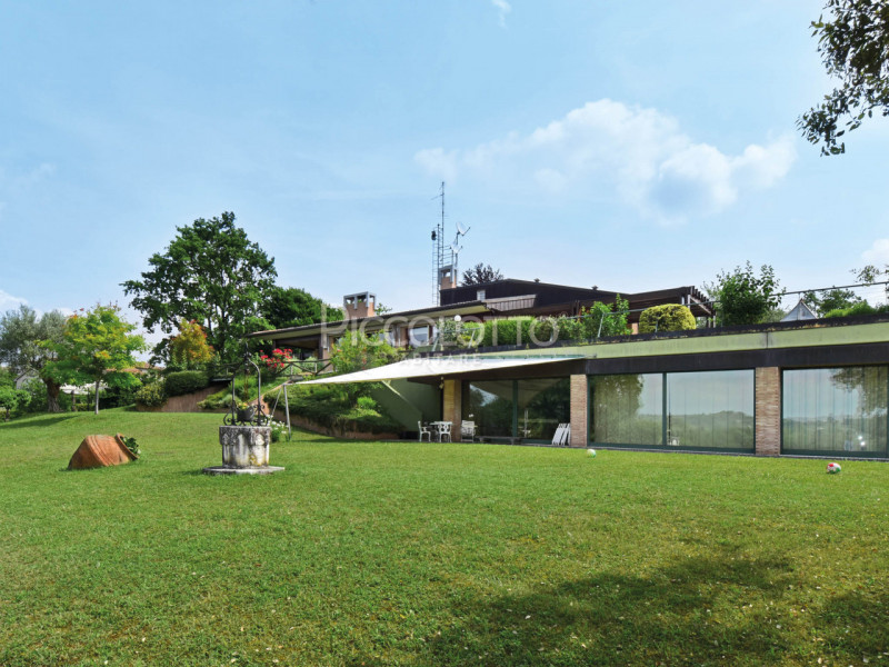 Immagine 10 di Villa in vendita  in via Mangesa a Conegliano