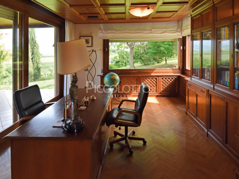 Immagine 15 di Villa in vendita  in via Mangesa a Conegliano