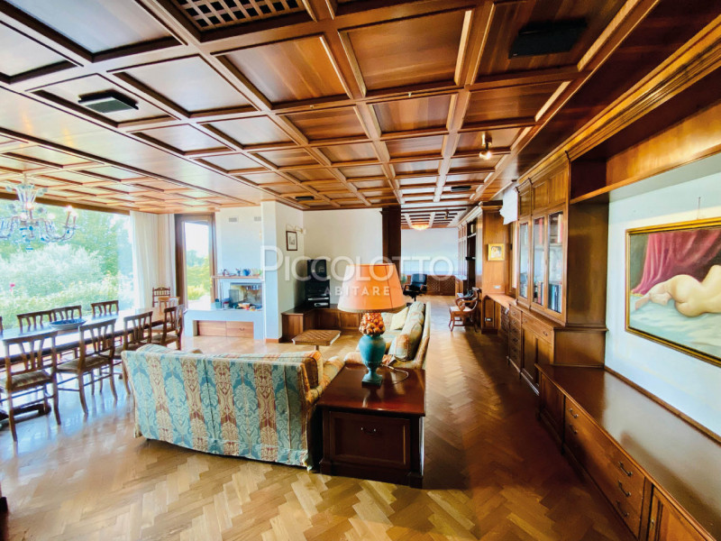 Immagine 17 di Villa in vendita  in via Mangesa a Conegliano