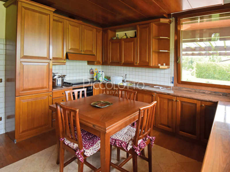 Immagine 21 di Villa in vendita  in via Mangesa a Conegliano