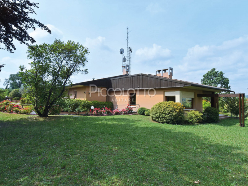 Immagine 41 di Villa in vendita  in via Mangesa a Conegliano