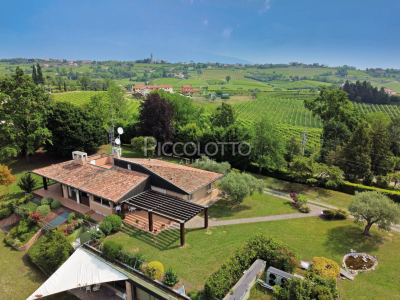 Immagine 43 di Villa in vendita  in via Mangesa a Conegliano