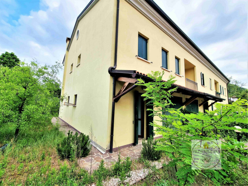 Immagine 2 di Villetta a schiera in vendita  in via castello a Baone