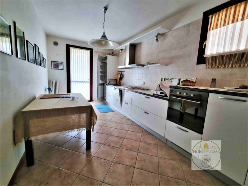 Immagine 3 di Villetta a schiera in vendita  in via castello a Baone