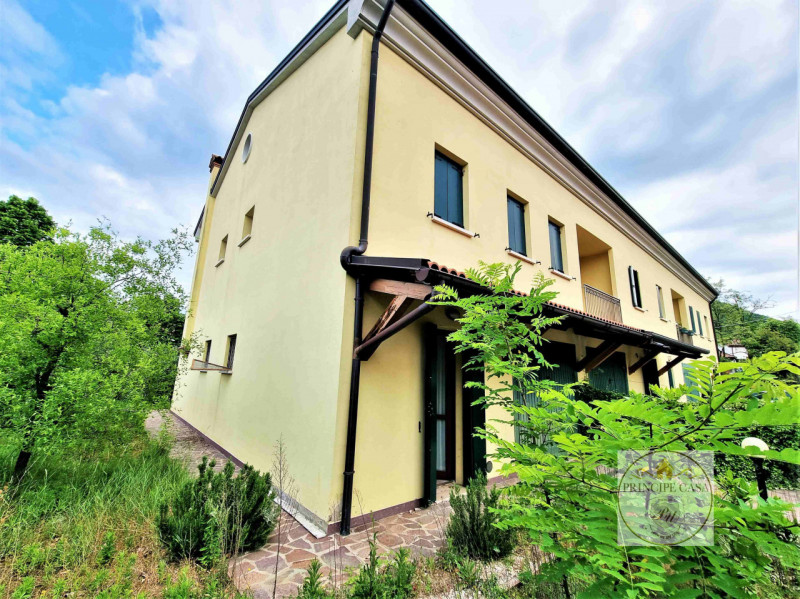 Immagine 16 di Villetta a schiera in vendita  in via castello a Baone