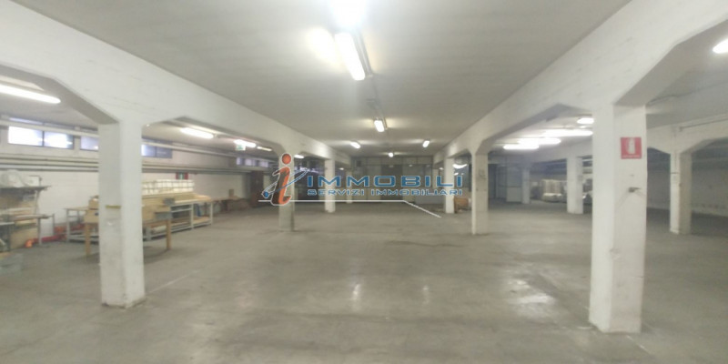 Immagine 2 di Capannone industriale in vendita  in VIA MECENATE a Milano