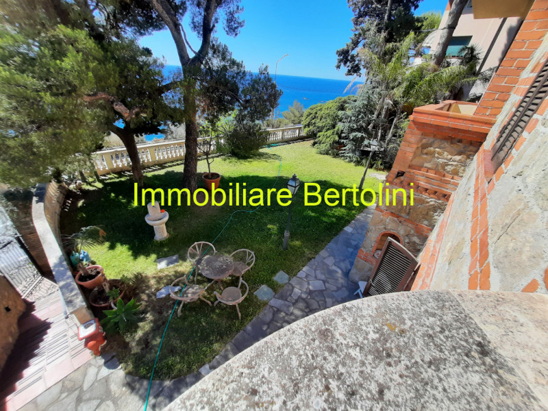 Immagine 3 di Villa in affitto  in c.so marconi a San Remo
