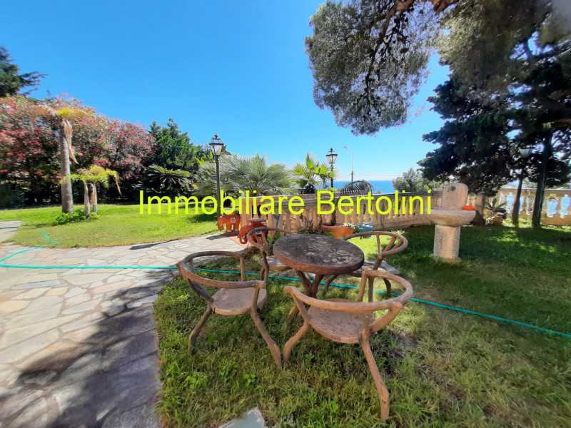 Immagine 6 di Villa in affitto  in c.so marconi a San Remo