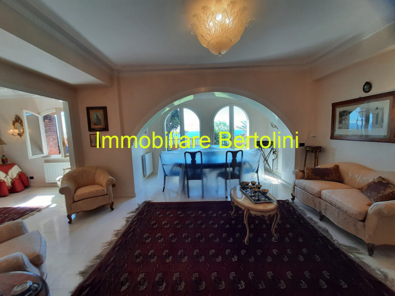 Immagine 7 di Villa in affitto  in c.so marconi a San Remo