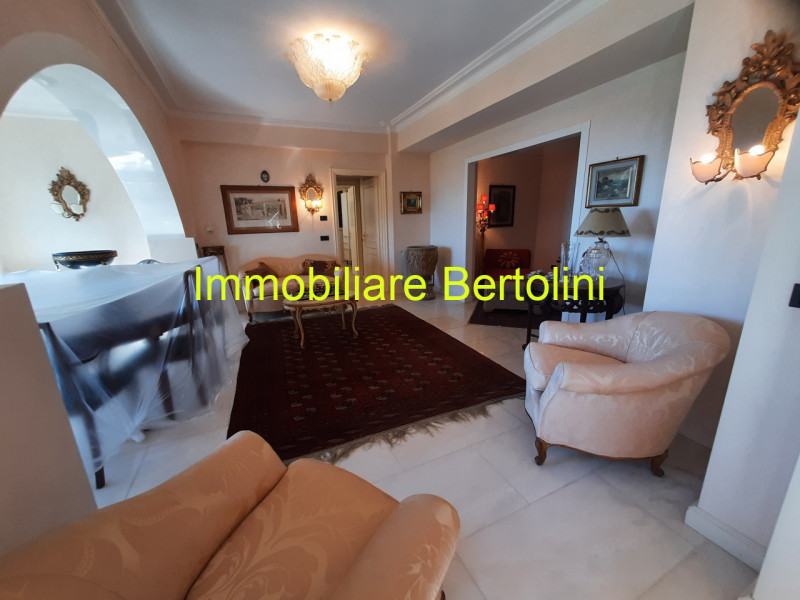 Immagine 8 di Villa in affitto  in c.so marconi a San Remo