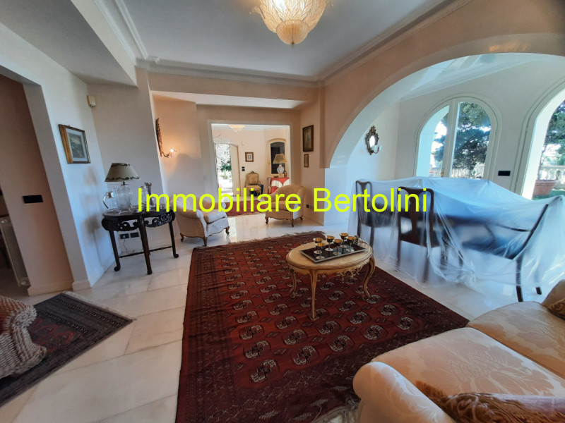 Immagine 9 di Villa in affitto  in c.so marconi a San Remo