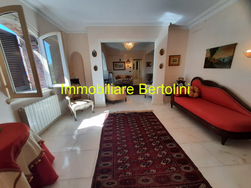 Immagine 12 di Villa in affitto  in c.so marconi a San Remo