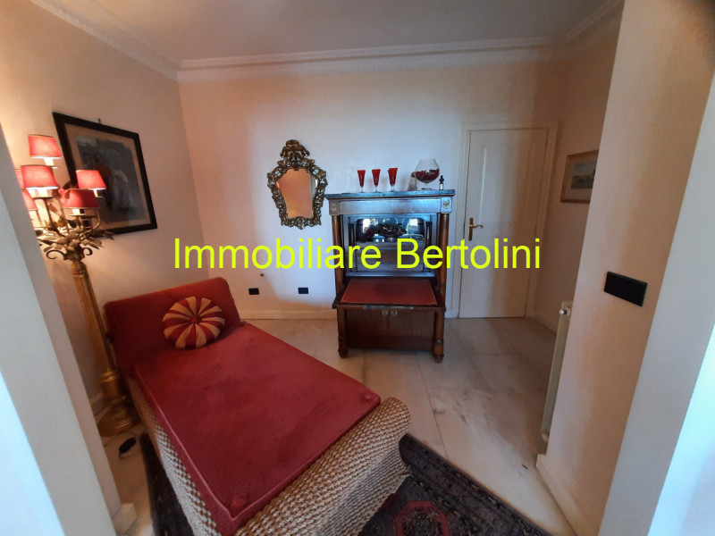 Immagine 13 di Villa in affitto  in c.so marconi a San Remo