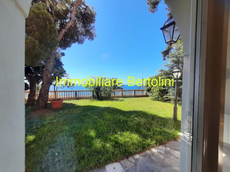 Immagine 18 di Villa in affitto  in c.so marconi a San Remo