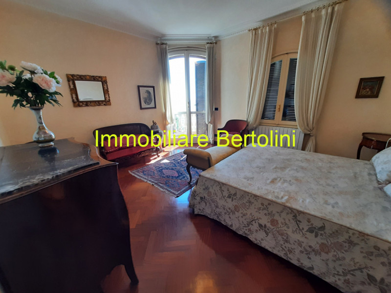 Immagine 22 di Villa in affitto  in c.so marconi a San Remo