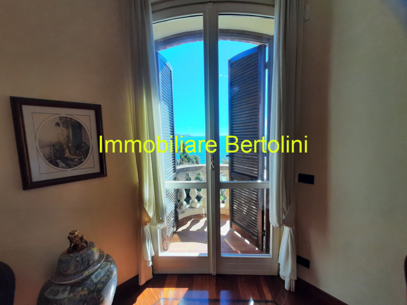 Immagine 23 di Villa in affitto  in c.so marconi a San Remo