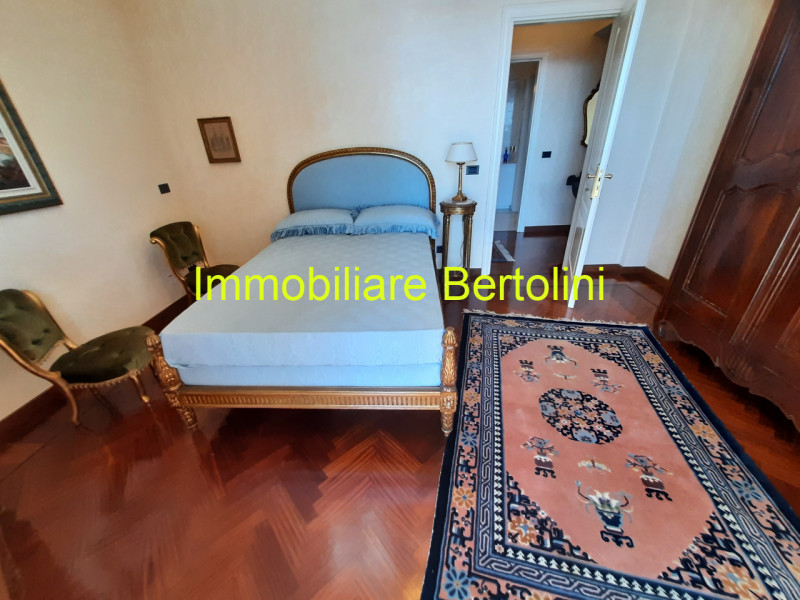 Immagine 31 di Villa in affitto  in c.so marconi a San Remo