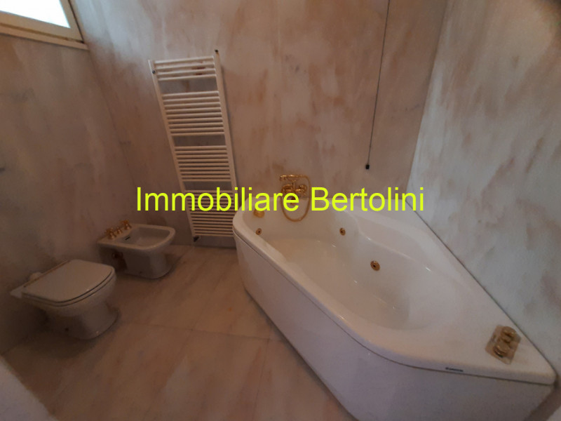 Immagine 33 di Villa in affitto  in c.so marconi a San Remo