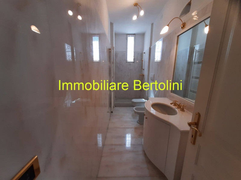 Immagine 34 di Villa in affitto  in c.so marconi a San Remo