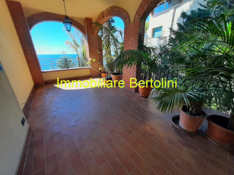 Immagine 37 di Villa in affitto  in c.so marconi a San Remo