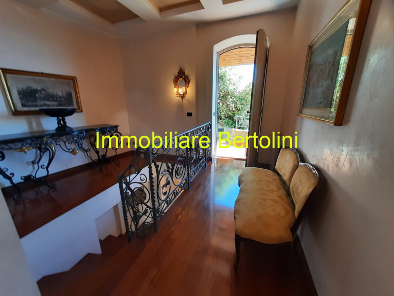 Immagine 40 di Villa in affitto  in c.so marconi a San Remo