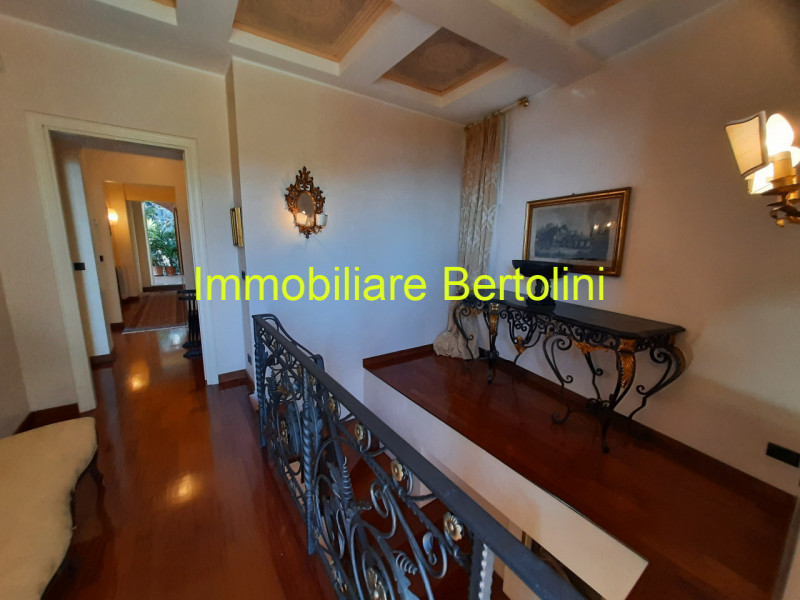Immagine 41 di Villa in affitto  in c.so marconi a San Remo