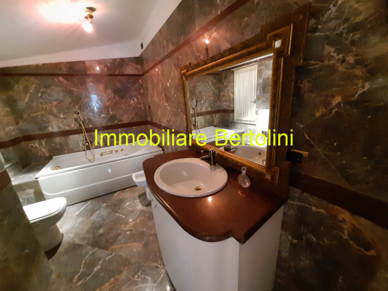 Immagine 52 di Villa in affitto  in c.so marconi a San Remo