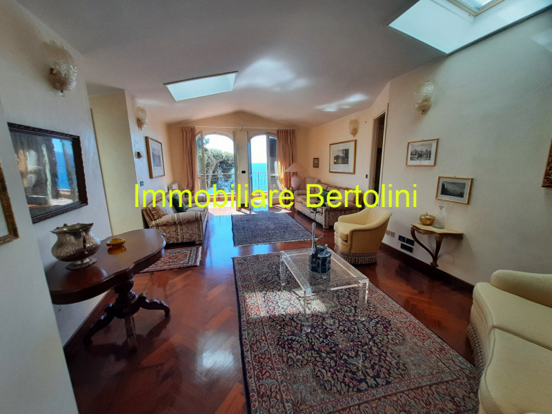 Immagine 54 di Villa in affitto  in c.so marconi a San Remo