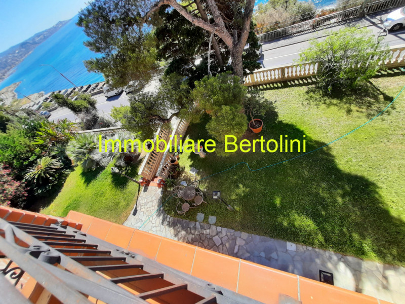 Immagine 59 di Villa in affitto  in c.so marconi a San Remo