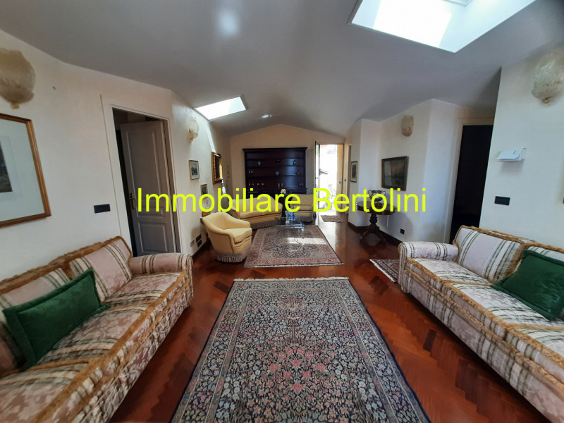 Immagine 61 di Villa in affitto  in c.so marconi a San Remo