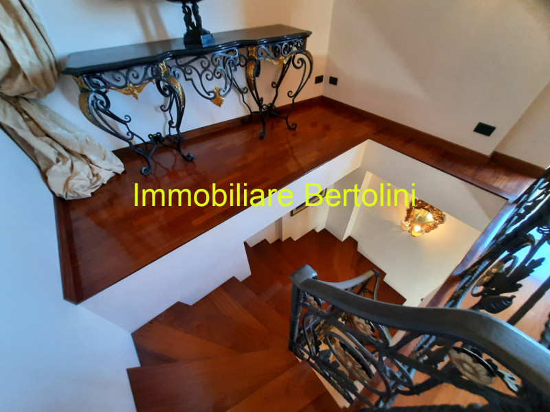 Immagine 65 di Villa in affitto  in c.so marconi a San Remo