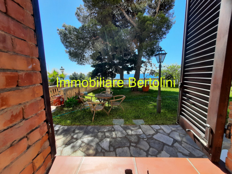 Immagine 66 di Villa in affitto  in c.so marconi a San Remo