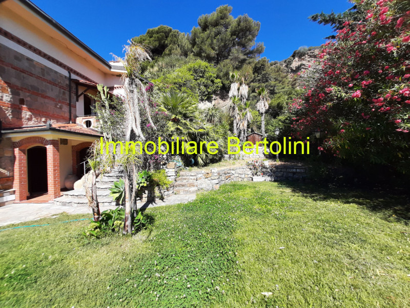 Immagine 69 di Villa in affitto  in c.so marconi a San Remo
