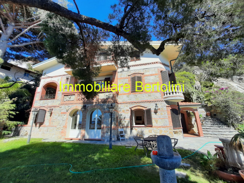 Immagine 71 di Villa in affitto  in c.so marconi a San Remo