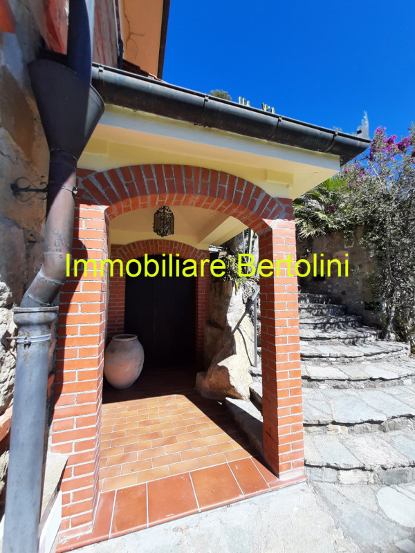 Immagine 72 di Villa in affitto  in c.so marconi a San Remo